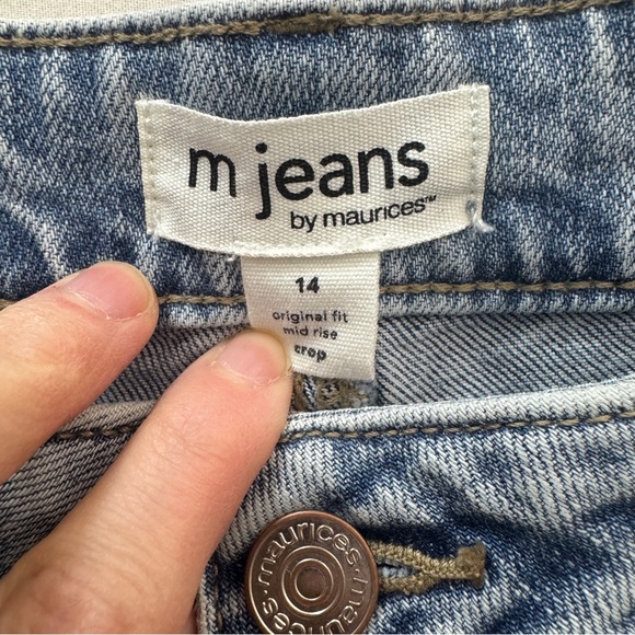 Maurices Light Distressed Cropped Jeans - Picture 3 of 6